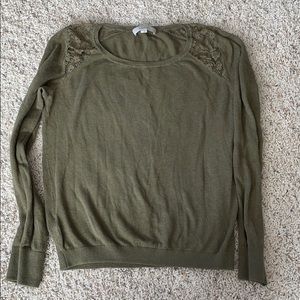 Lightweight sweater with lace detail